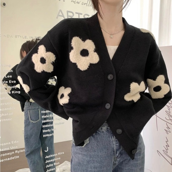 Daisy sweater cardigan flower floral black white button down v-neck knit - Picture 6 of 7